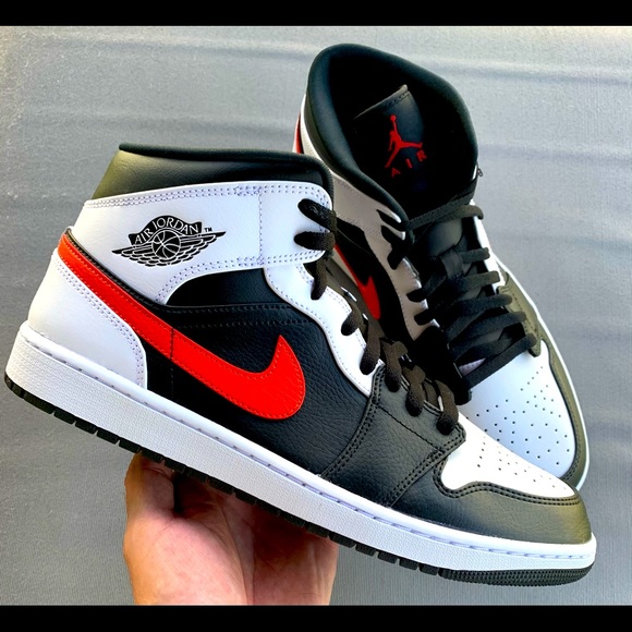 Jordan 1 mid ❌SOLD🎁 - Picture 2 of 9
